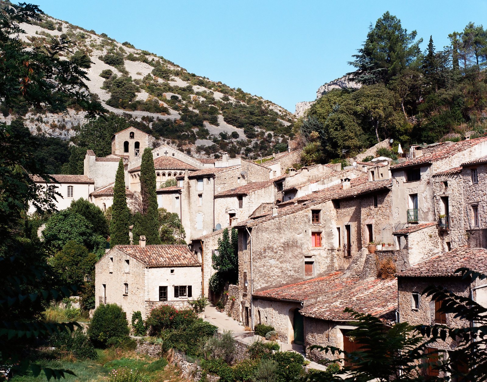 Saint-Guilhem-le-Désert, village médiéval dans les gorges de l'Hérault